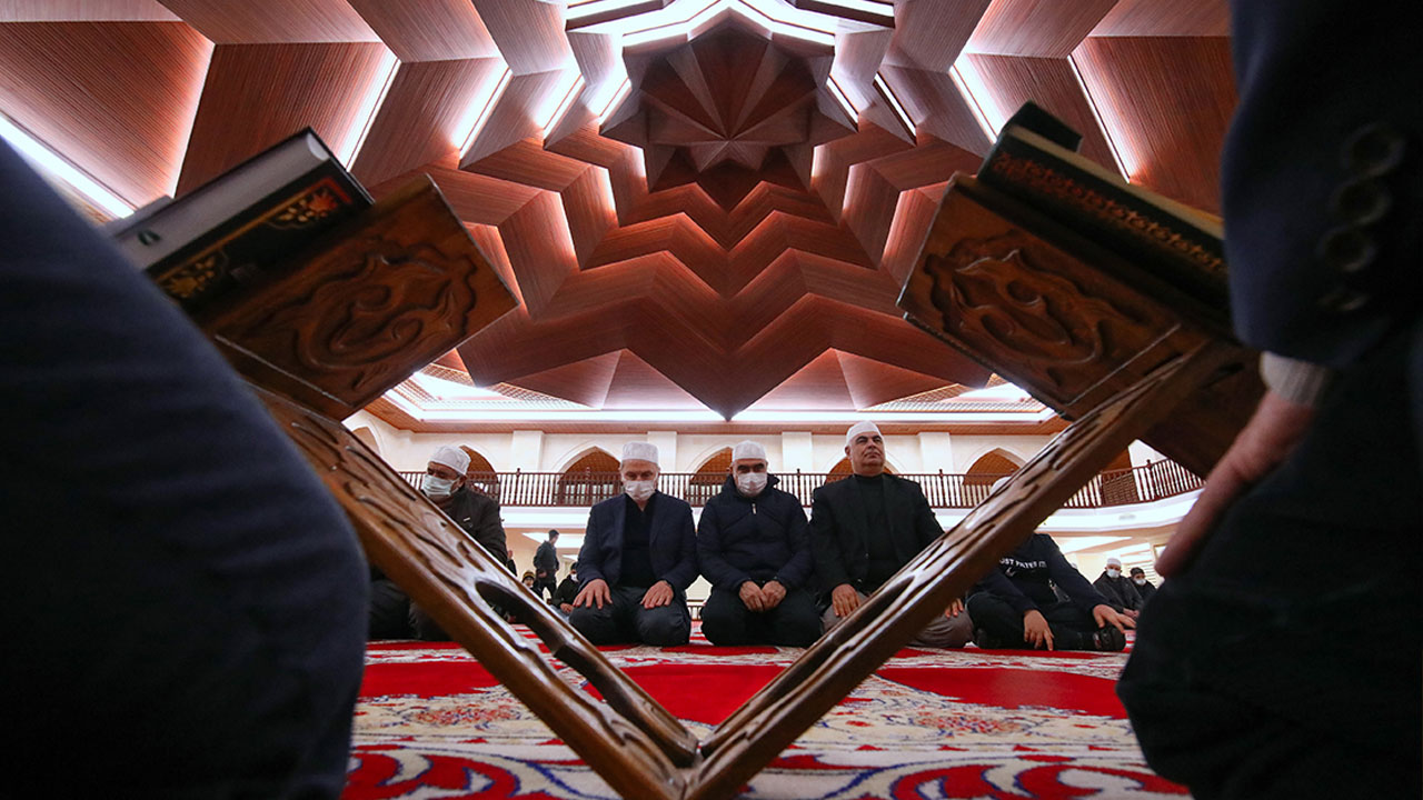 Regaip Kandili dualarla idrak edildi