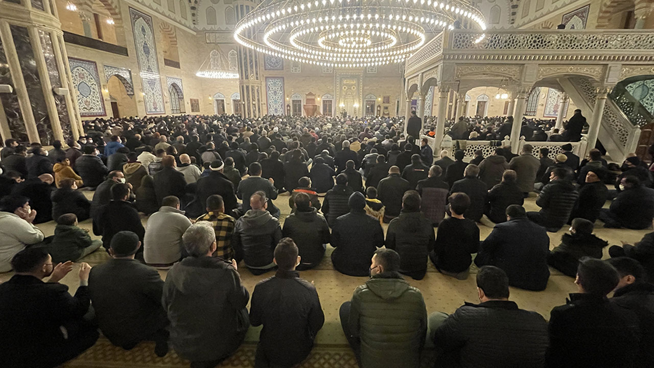 Regaip Kandili dualarla idrak edildi