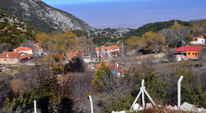 Kanser hastalarına şifa veren köy, turistlerin akınına uğradı