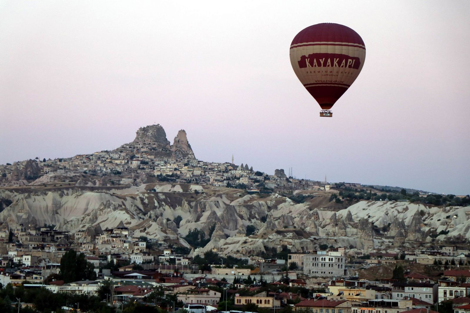Kapadokya’da balonların gökyüzünde şenliği başladı