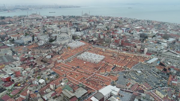 Kapalıçarşı, görüntü kirliliğinden temizlendi