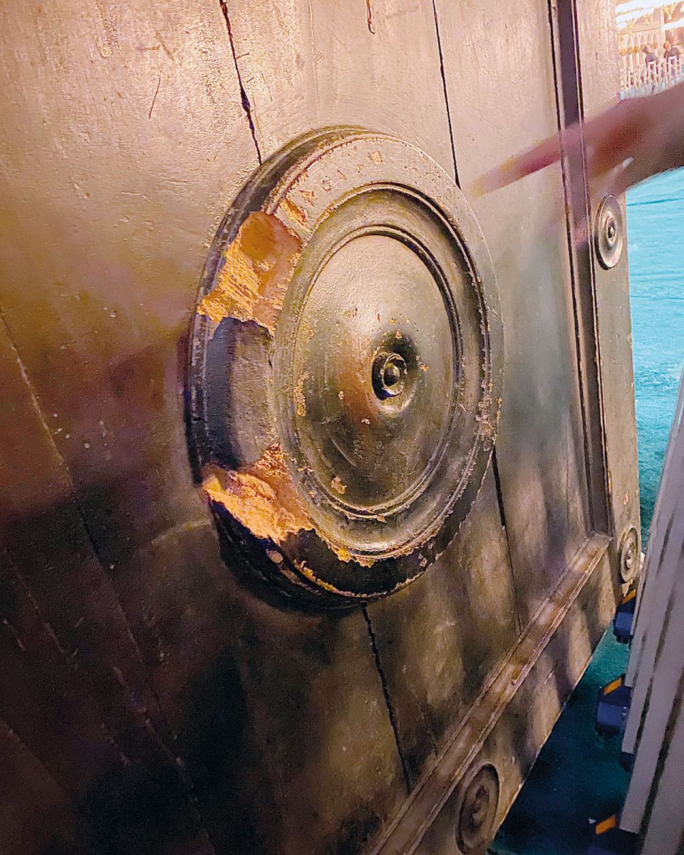 Ayasofya’da tahribat!