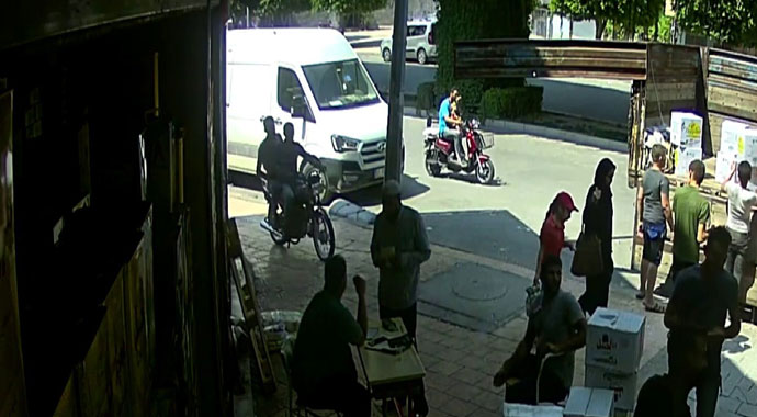 Adım adım takip edip kapkaç yaptılar