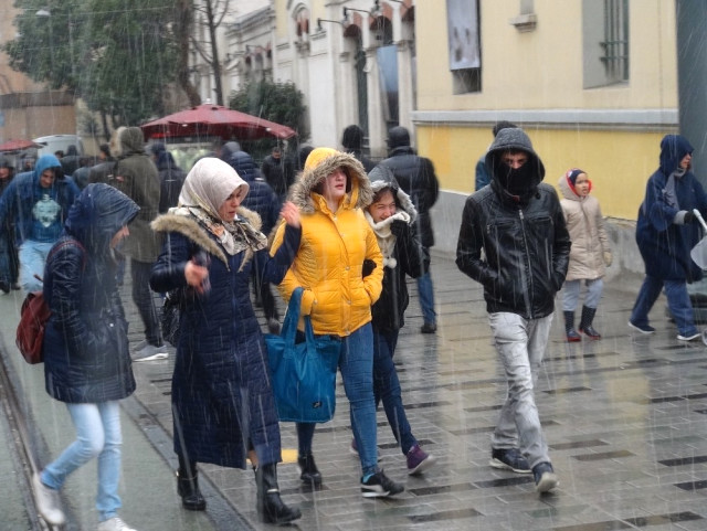 Ve İstanbul'da kar başladı