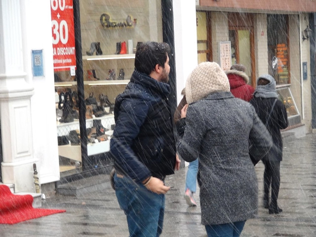 Ve İstanbul'da kar başladı