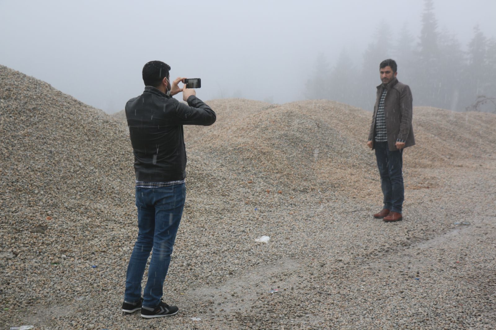 Kar yağışı başladı, vatandaşlar telefonlara koştu