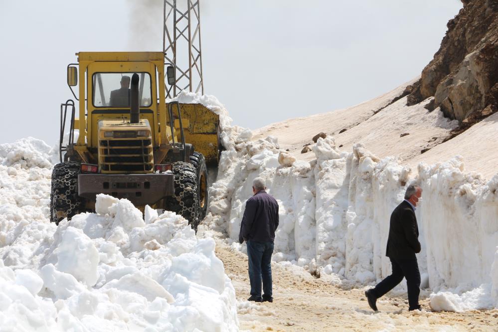 Nisan ayında 5 metre kar