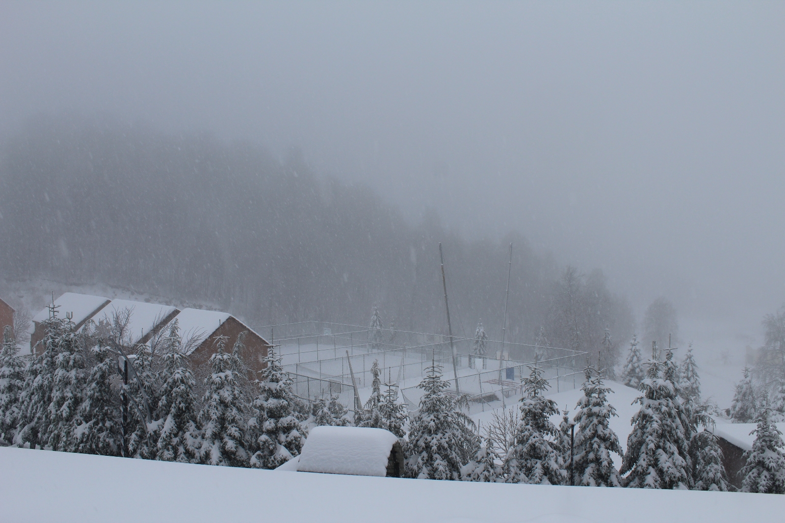 Kartepe’de yağış başladı! Kar kalınlığı 40 cm'i buldu