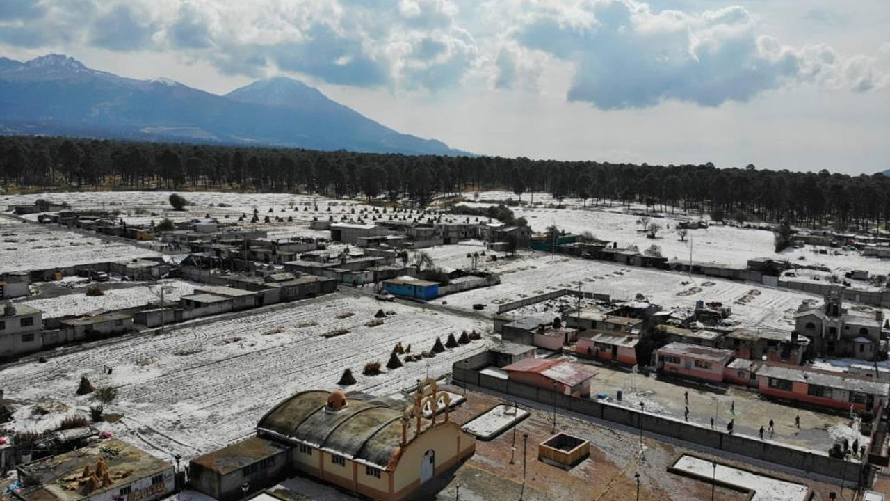 Halk şaşkın: Tlachichuca şehrine tarihinde ilk kez kar yağdı, yollar kapandı