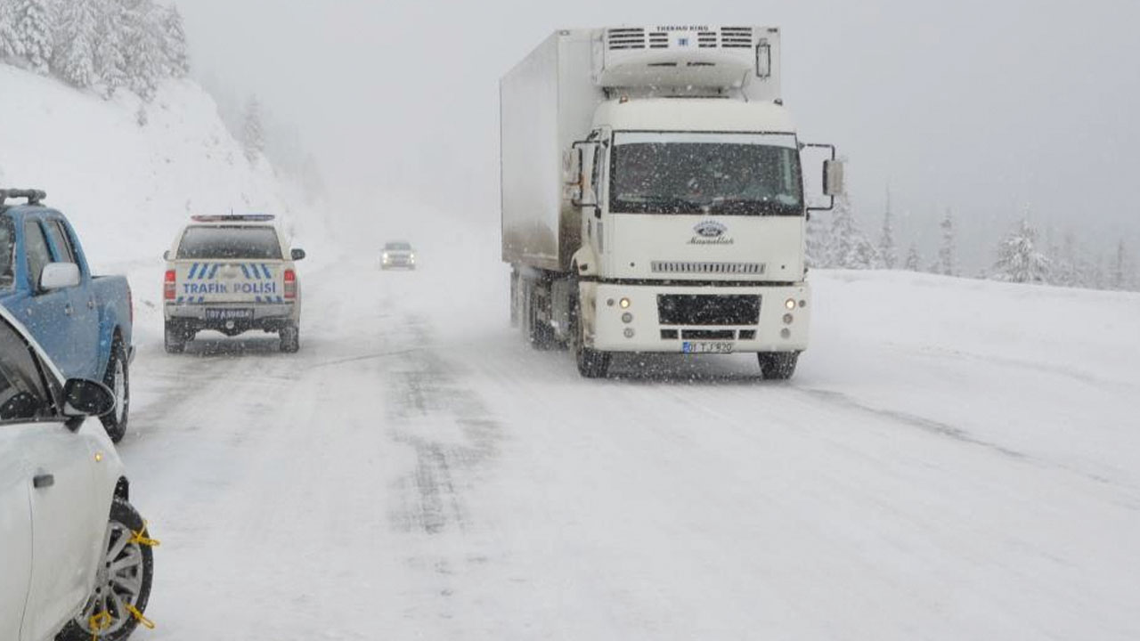 Bahara hasret kaldık... Antalya’ya nisan ayında kar yağdı!