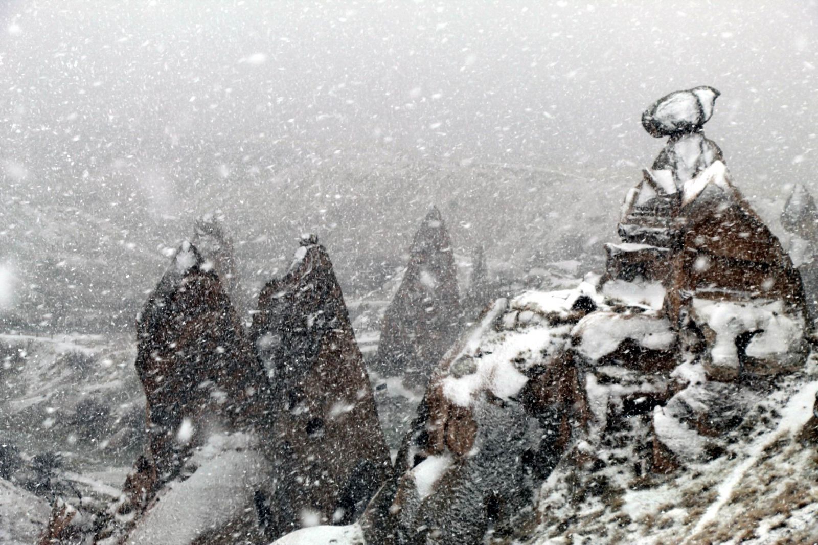 Mart kapıdan baktırdı