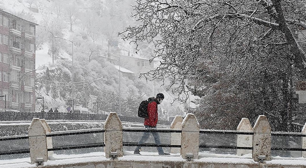 İstanbul'a kar yağacak mı? Meteoroloji uzmanı bölge bölge açıklayıp uyardı