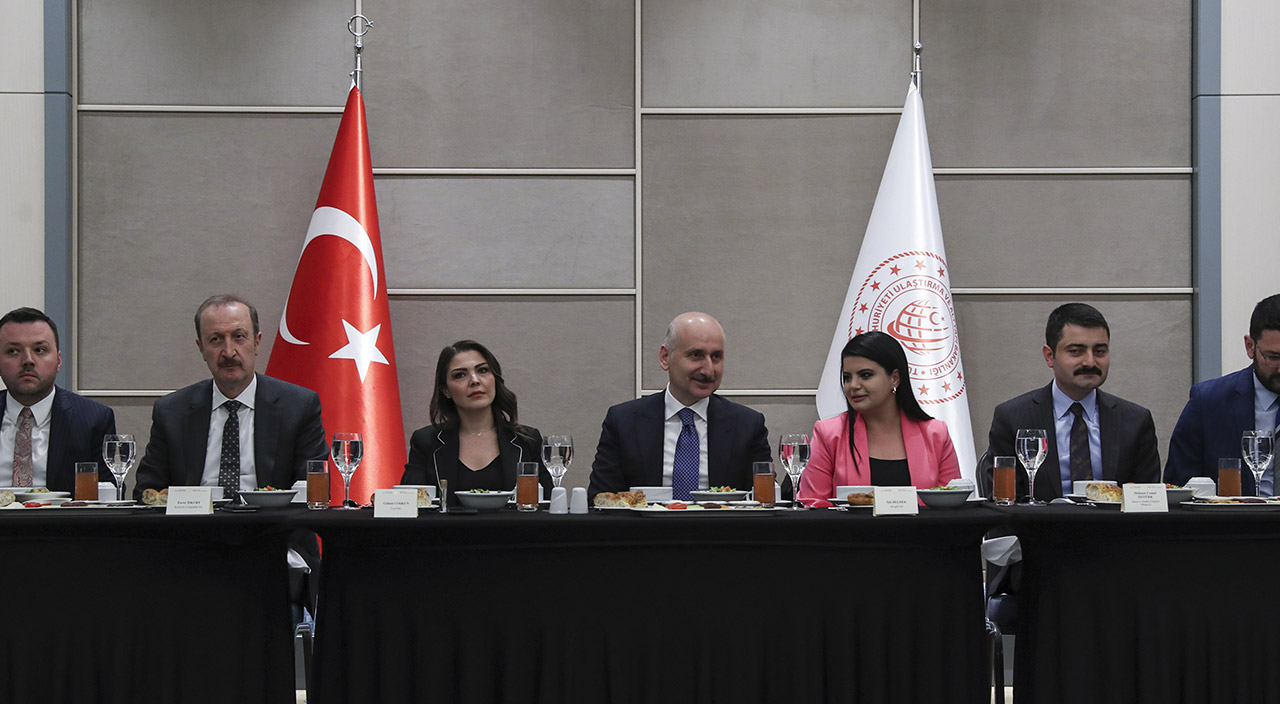 Bakan Karaismailoğlu: Ukrayna'da 22 gemimiz var onları almalıyız Bakan Karaismailoğlu: Ukrayna'da 22 gemimiz var onları almalıyız