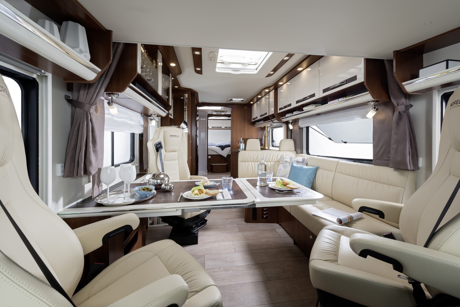 Karavanın iç dekorasyonu büyülüyor