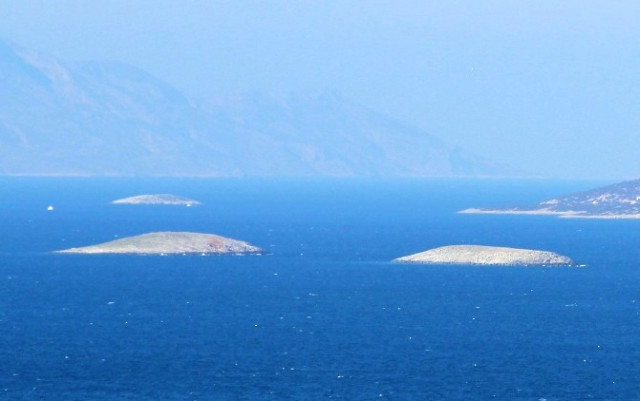 Yunan tahrik ediyor, Türk askeri geçit vermiyor