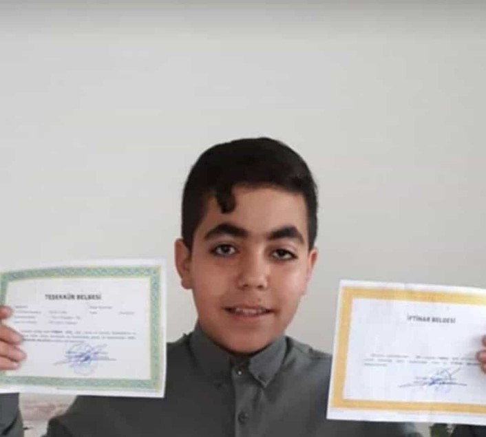 15 yaşındaki ikizleri koronavirüs ayırdı