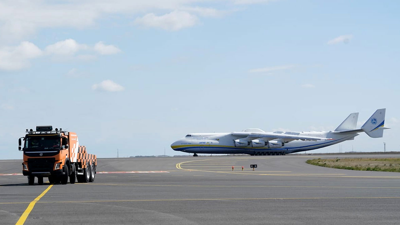 Dünyanın en büyük kargo uçağı ilk kez İstanbul Havalimanı'nda Dünyanın en büyük kargo uçağı ilk kez İstanbul Havalimanı'nda