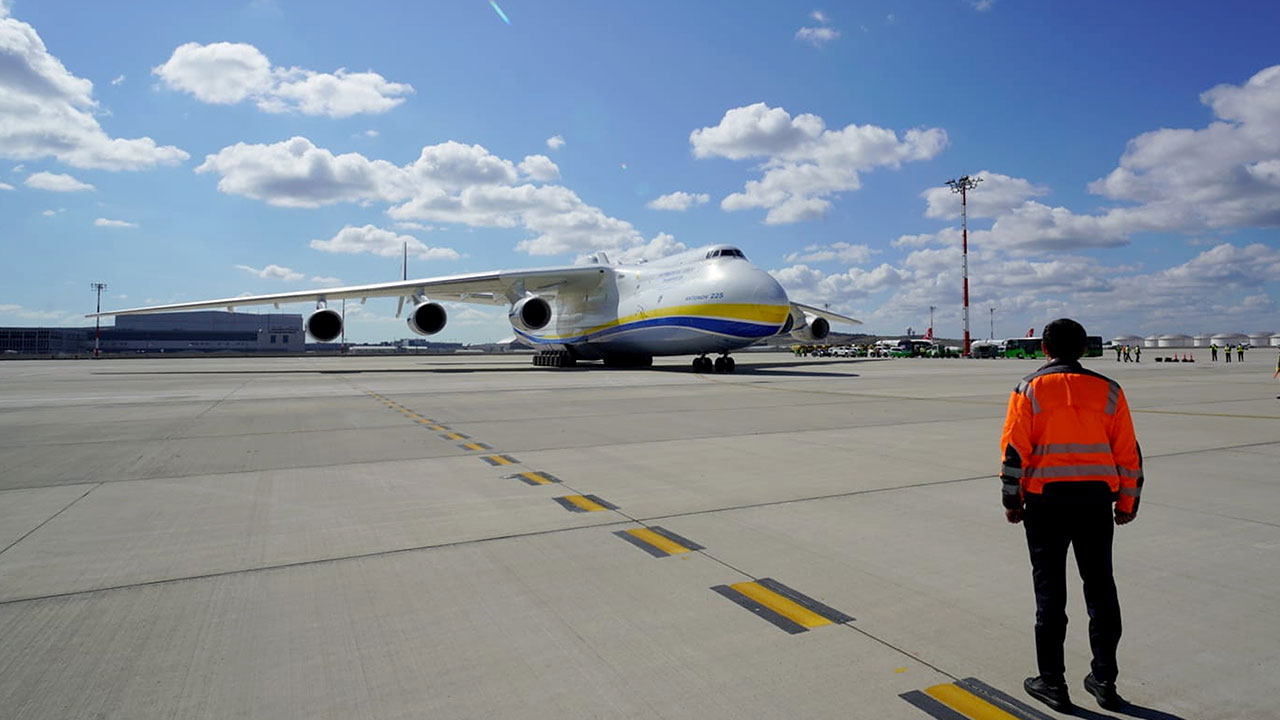 Dünyanın en büyük kargo uçağı ilk kez İstanbul Havalimanı'nda