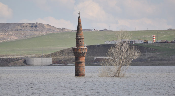 Sular altında kalan köyünü görmek için yurt dışından Kars’a geldi