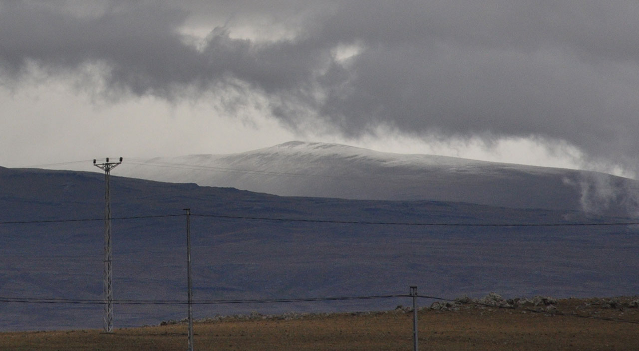 Kar haberleri peş peşe geliyor! Yüksek kesimler beyaza büründü
