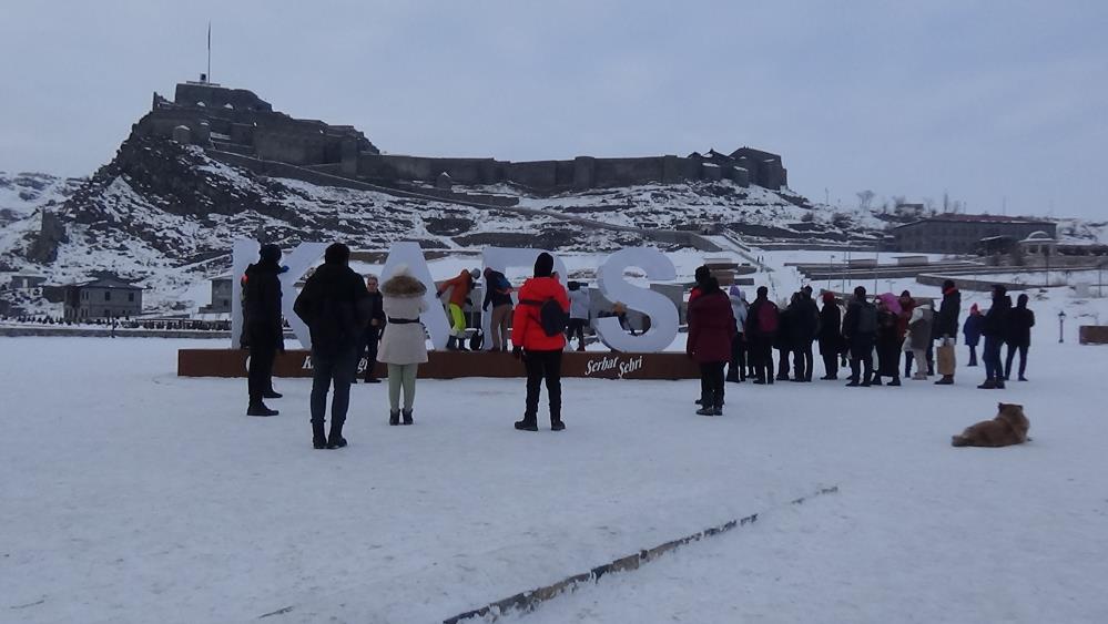 Yarıyıl tatilinde turistler Kars’a akın etti