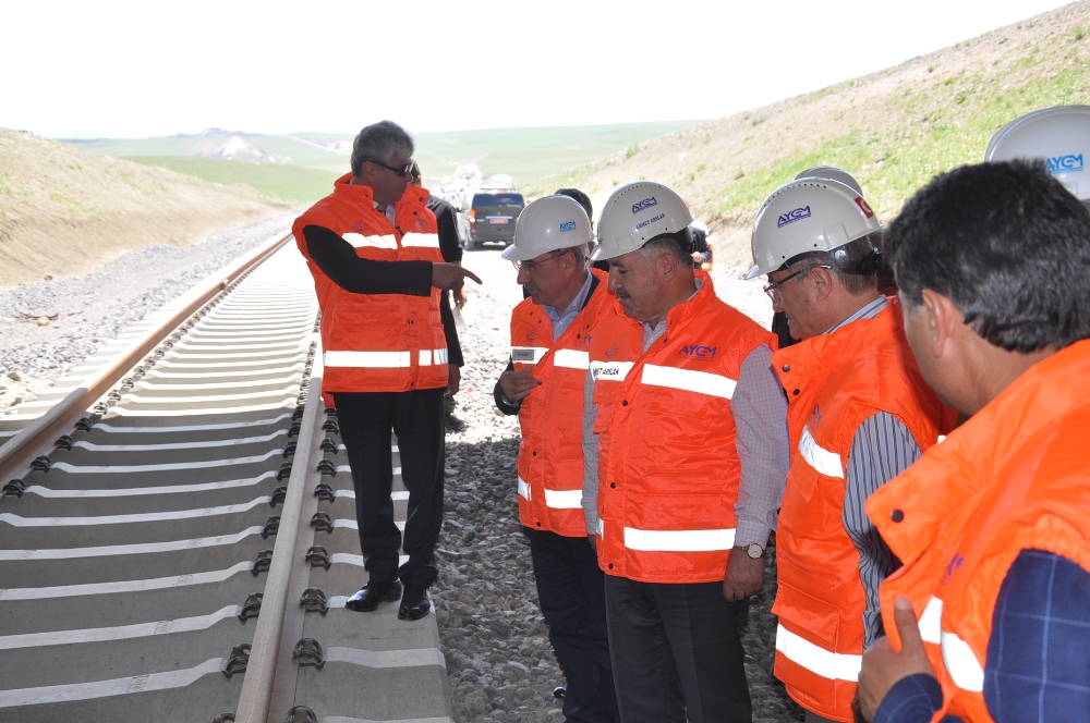 Bakü-Tiflis-Kars Demiryolu'nun Türkiye ayağı Haziran'da tamamlanıyor