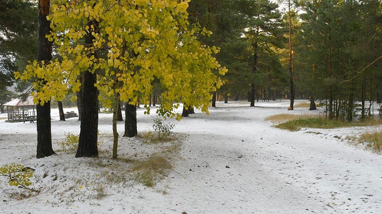 Kars yazdan kışa geçti: Sonbaharda kar manzarası