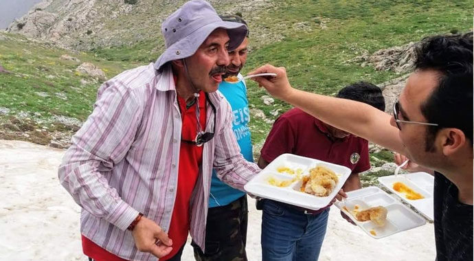 Ağustos ayında 2 bin 700 rakımda 'karsambaç' keyfi