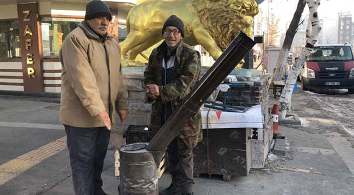 Kars eksi 26'yı gördü! Caddeye soba kurdular