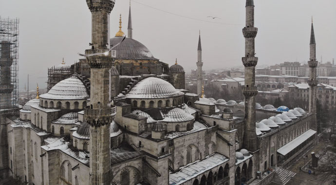 Kar yağışı tarihi yarımadayı beyaza bürüdü