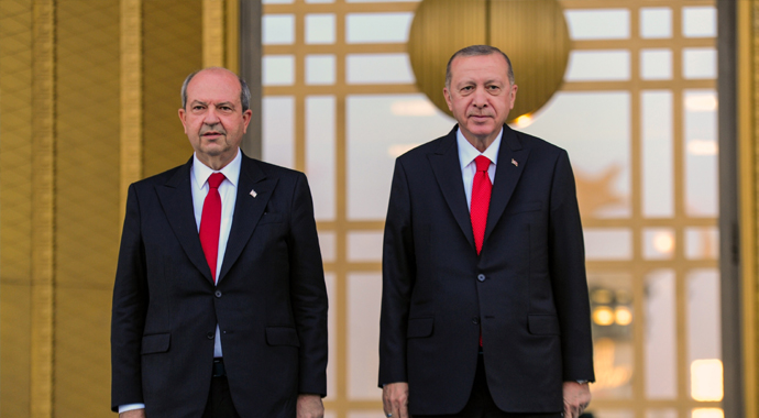 Cumhurbaşkanı Erdoğan, Ersin Tatar’ı resmi tören ile karşıladı