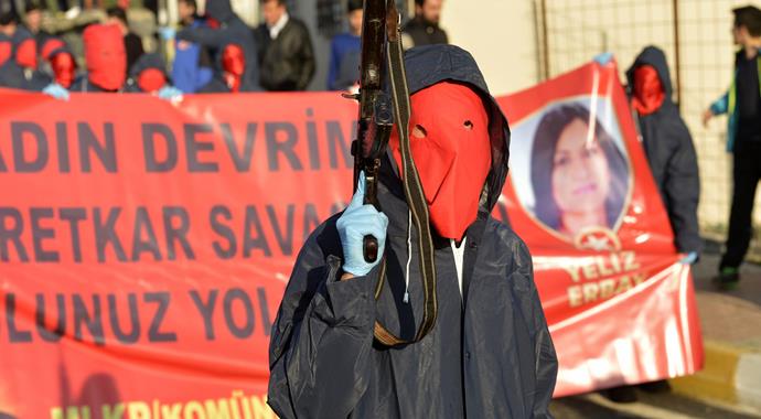 Cenazedeki silahlı görüntü sonrası operasyon Cenazedeki silahlı görüntü sonrası operasyon