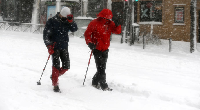 Kar fırtınası ülkeyi esir aldı: İspanya'da hayat durdu