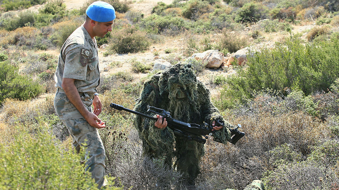 Katar özel harekat polisleri 'Bora-12' ile hedefi 12'den vuruyor