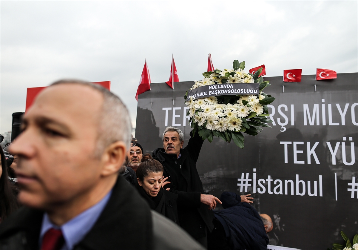 Beşiktaş'ta çelenk bırakan konsoloslara tepki