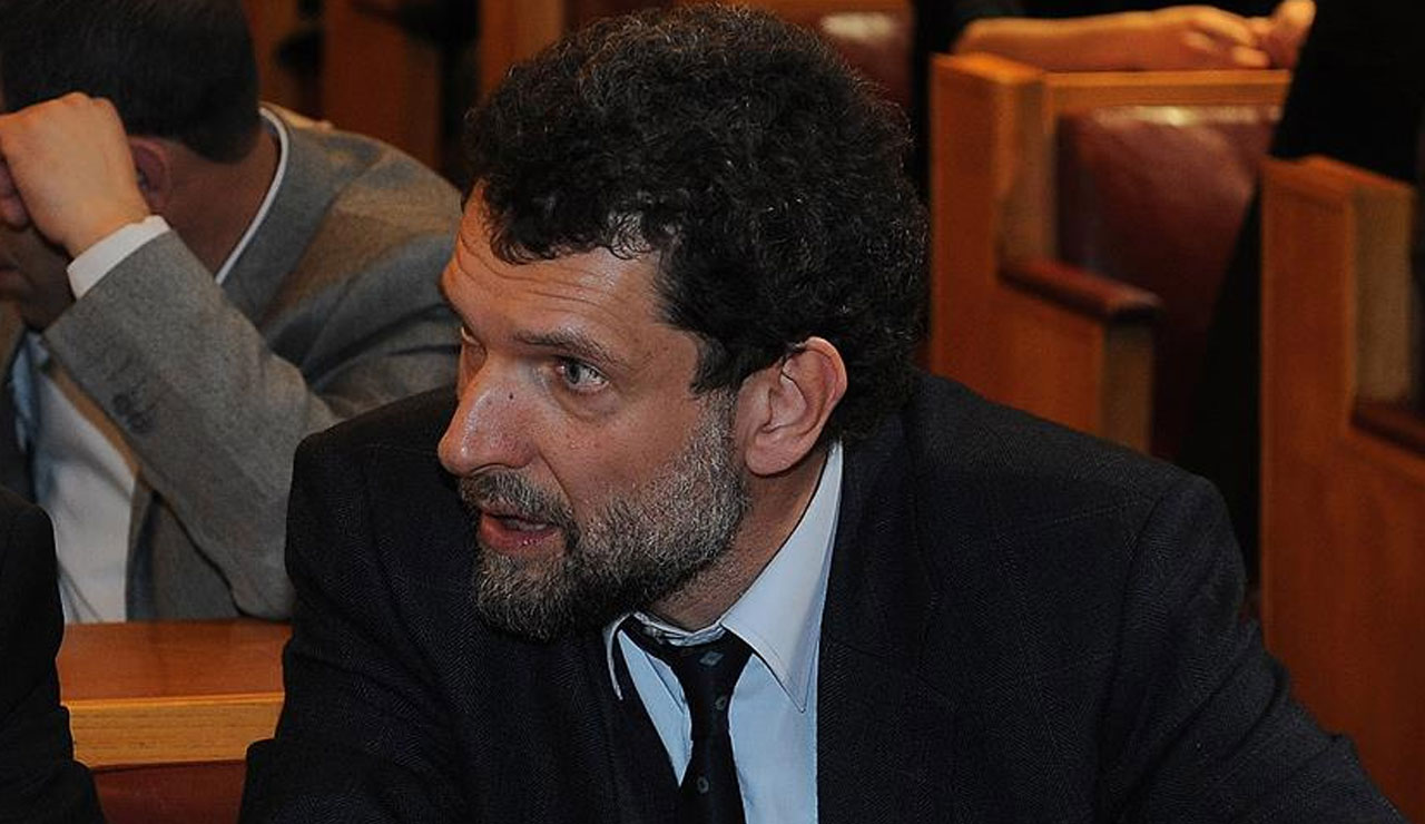 Bildiri gerginliğinin fitilini bir grup ateşlemiş