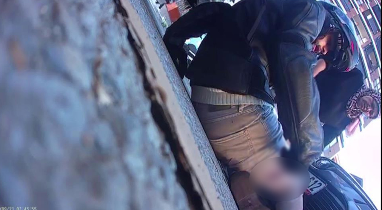 Ümraniye’de araç sürücüsü motosikletliyi 7 yerinden bıçakladı, serbest kaldı: Saldırganı annesi bile engelleyemedi