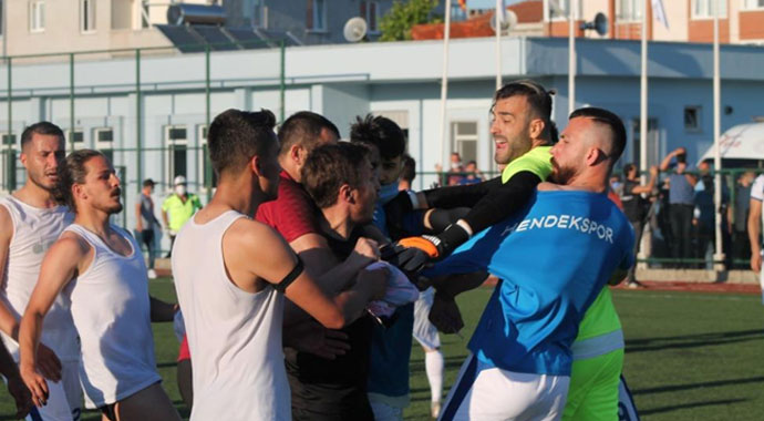 Futbol maçı boks maçına döndü