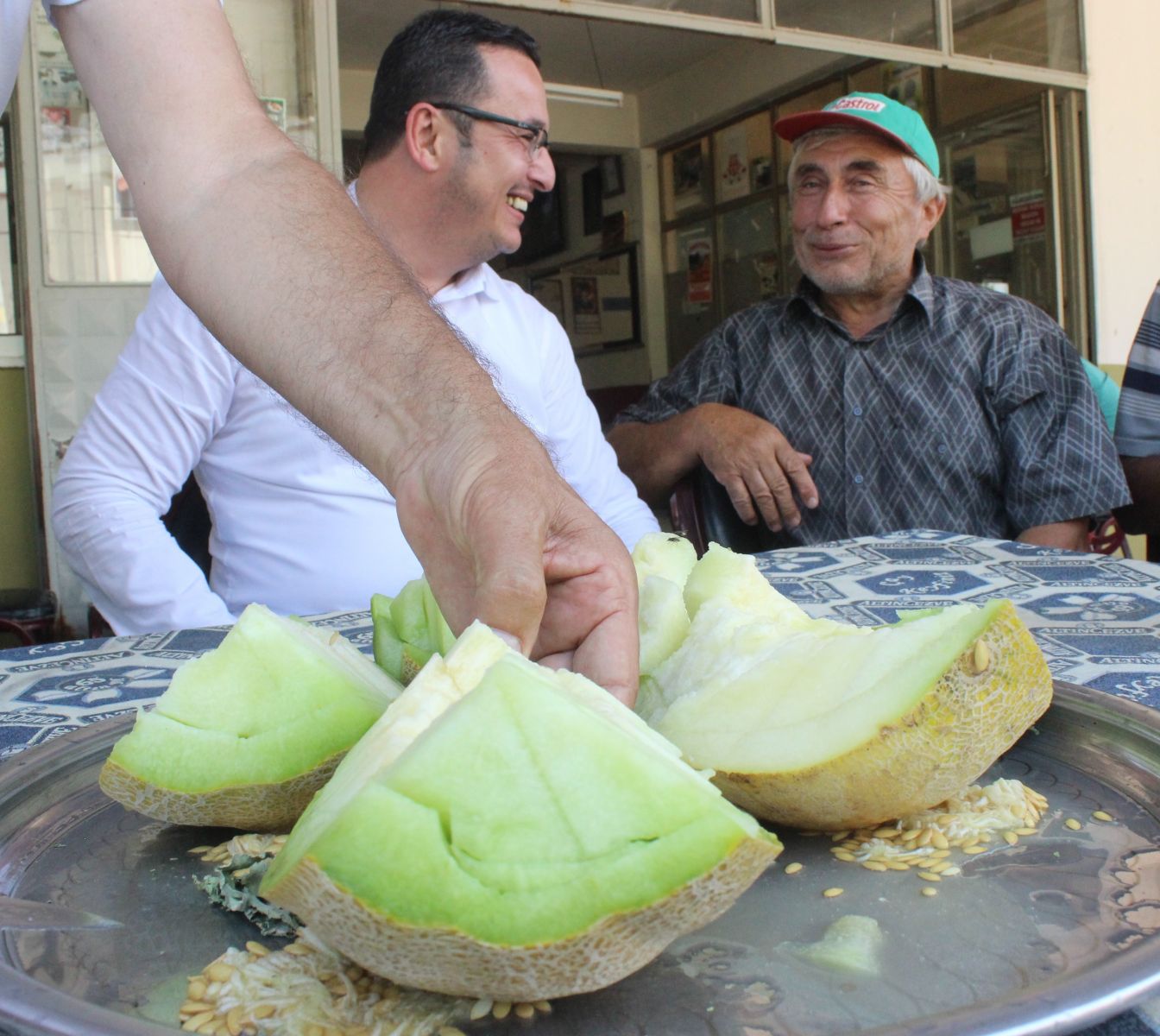 Bursa'da kavun hasadı başladı, fiyatlar yüzleri güldürdü