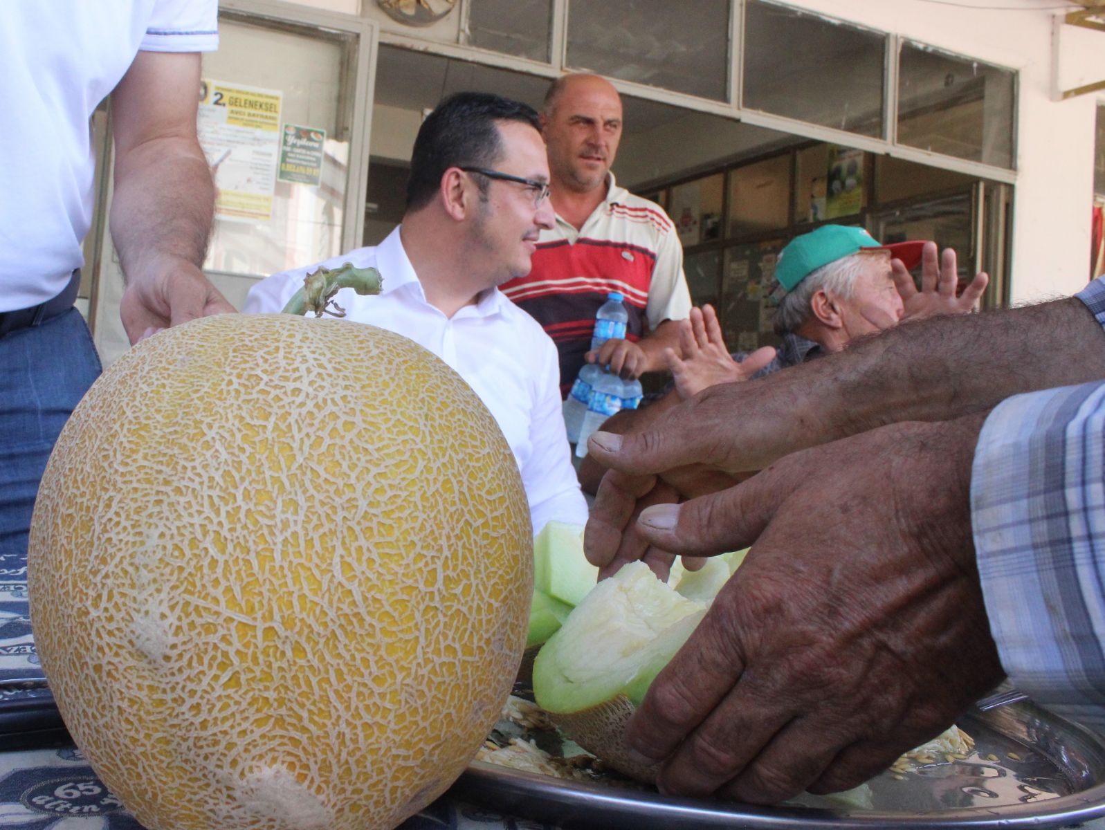 Bursa'da kavun hasadı başladı, fiyatlar yüzleri güldürdü