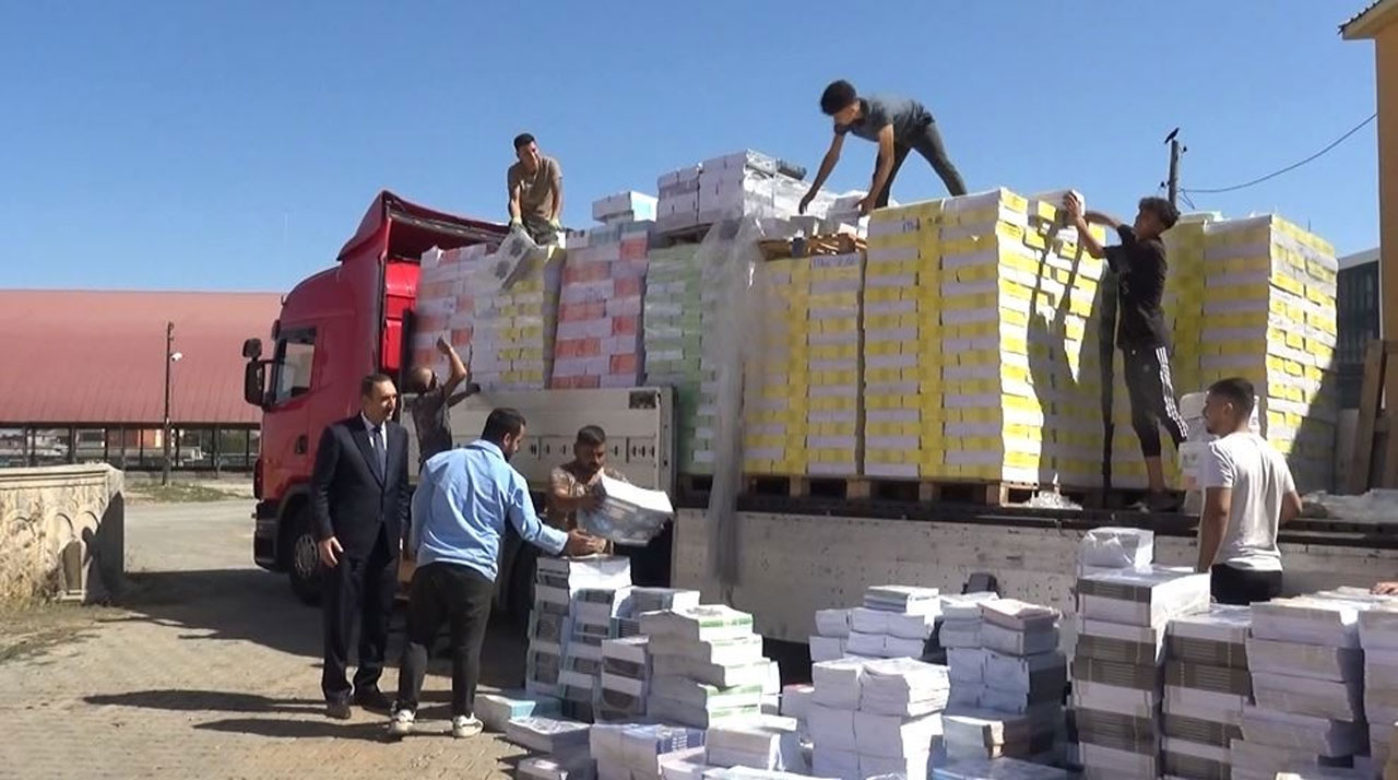 Devlet ücretsiz dağıttı, öğrencilerden halen kaynak isteniliyor