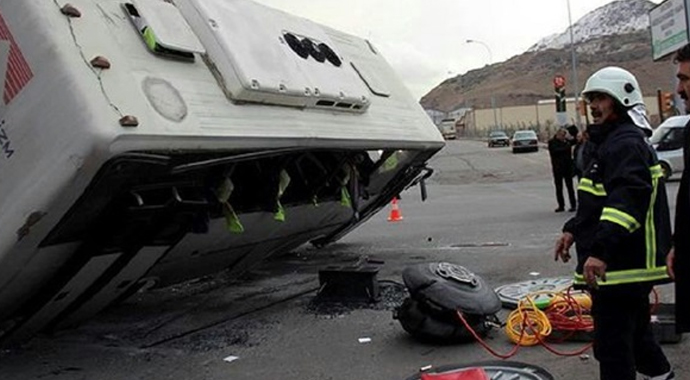 Son dakika... Kayseri'de 2 yolcu otobüsü devrildi