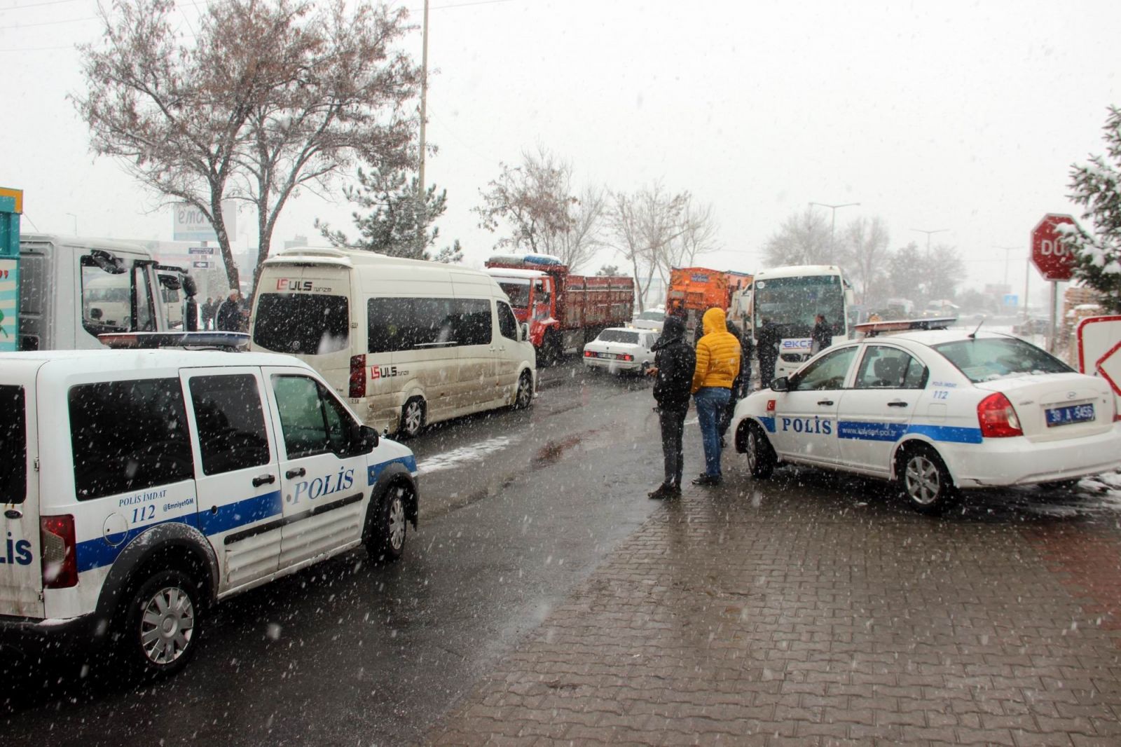 Feci kaza... 5 servis ve 1 tır çarpıştı: 18 yaralı