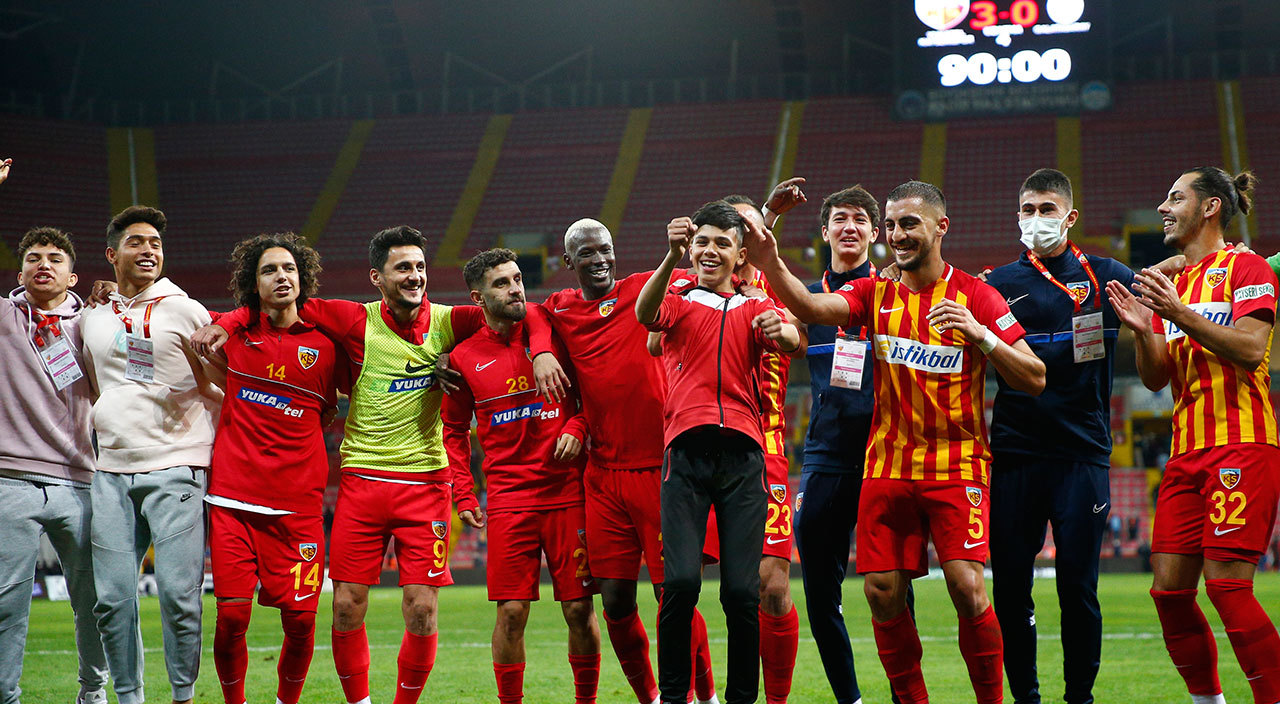 Galatasaray, deplasmanda fark yedi: 3-0