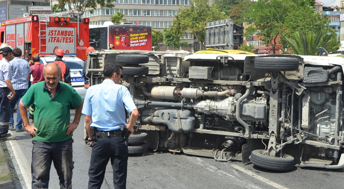 İstanbul'da trafiği kilitleyen kaza