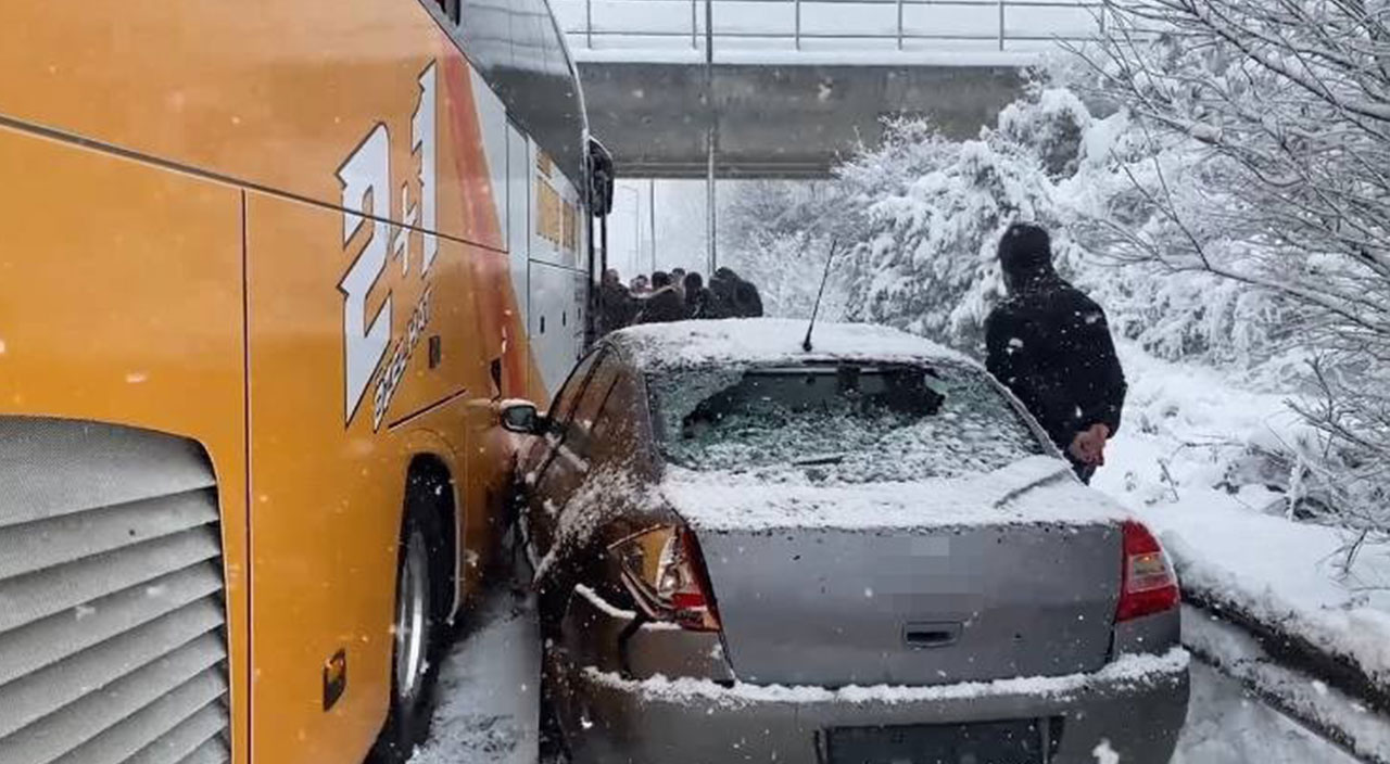 TEM Otoyolu'nda 37 araç birbirine girdi: Çok sayıda yaralı var