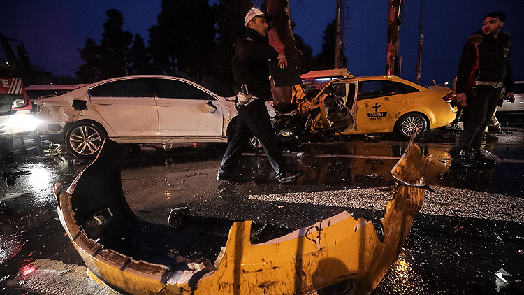 Beşiktaş’ta iki otomobil çarpıştı: 1 ölü, 2 yaralı