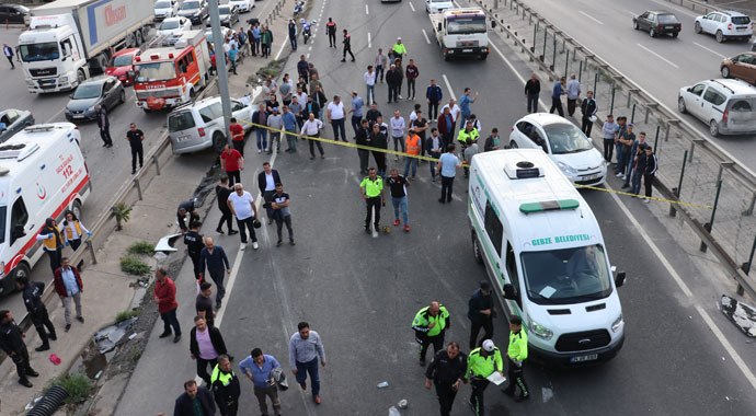 İşçileri taşıyan midibüs yan yattı: 1 ölü, 9 yaralı