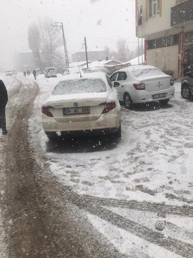 Yoğun kar kazaya neden oldu