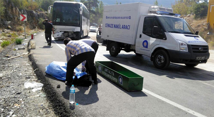 Yolcu otobüsü ile otomobil çarpıştı: 3 ölü, 2 yaralı